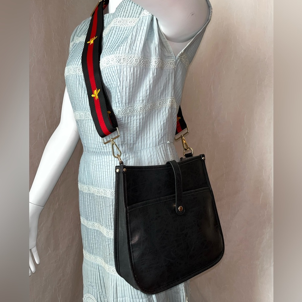 NWOT - THREADEDPEAR ‘EMMY’ Crossbody Vegan Black Leather Purse